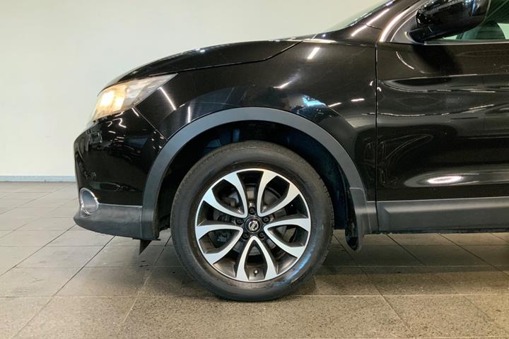 Sort Nissan Qashqai fra 2014
