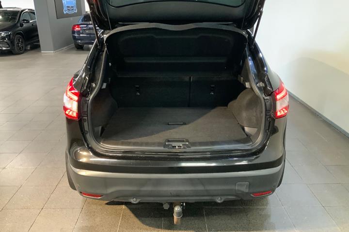 Sort Nissan Qashqai fra 2014