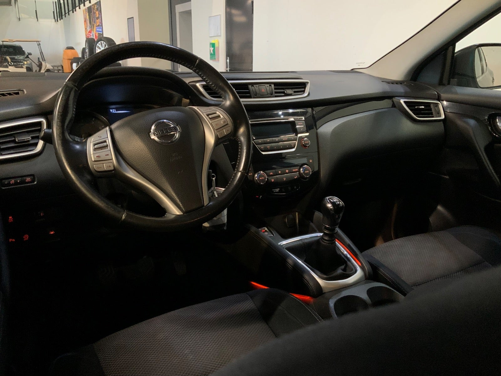 Sort Nissan Qashqai fra 2014