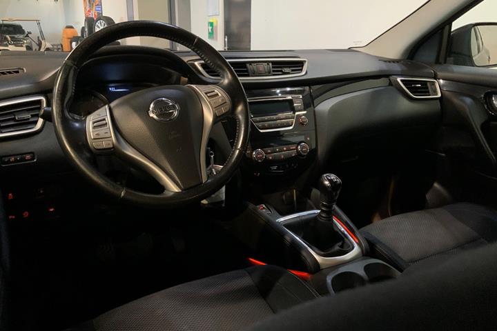 Sort Nissan Qashqai fra 2014