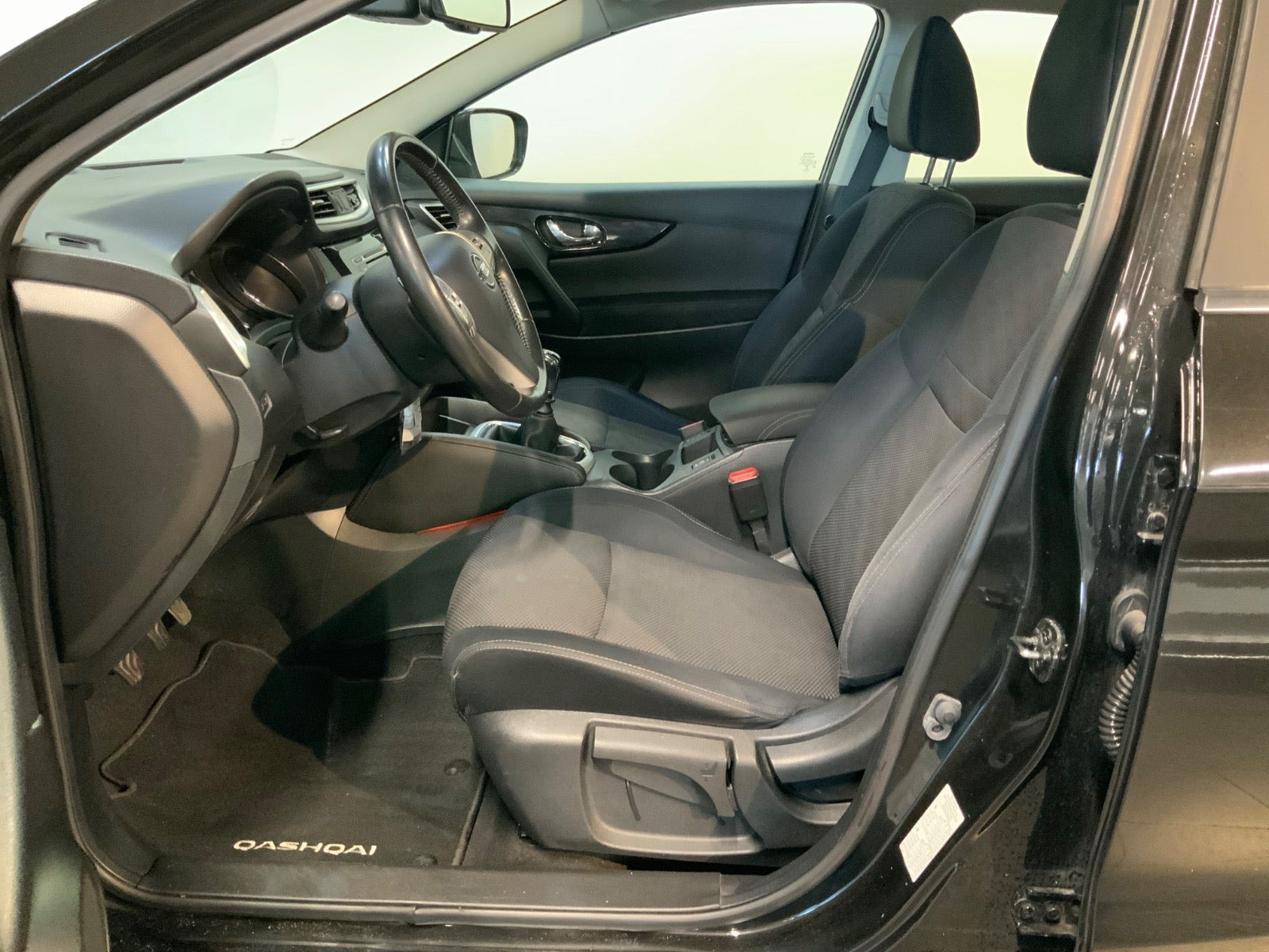 Sort Nissan Qashqai fra 2014