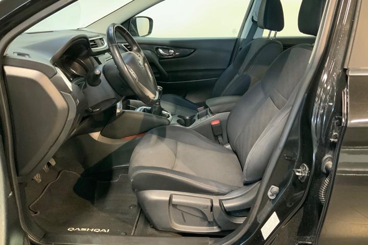 Sort Nissan Qashqai fra 2014