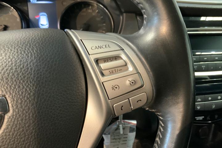 Sort Nissan Qashqai fra 2014