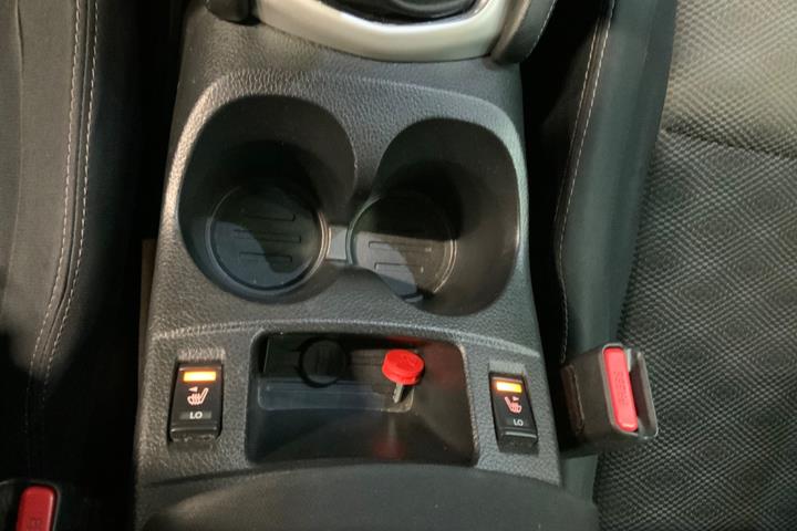 Sort Nissan Qashqai fra 2014