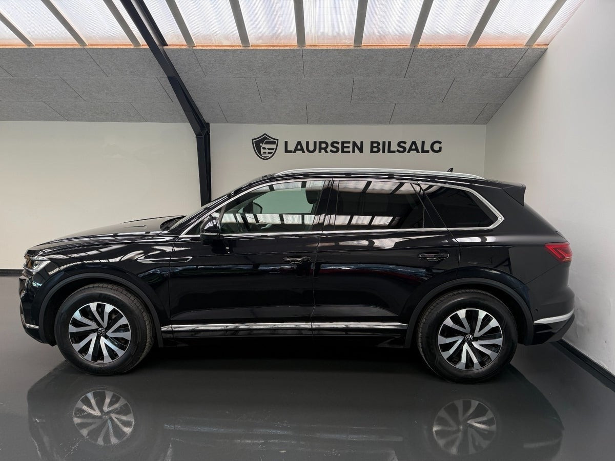 Sort VW Touareg fra 2021