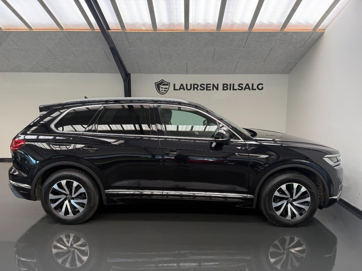 Sort VW Touareg fra 2021