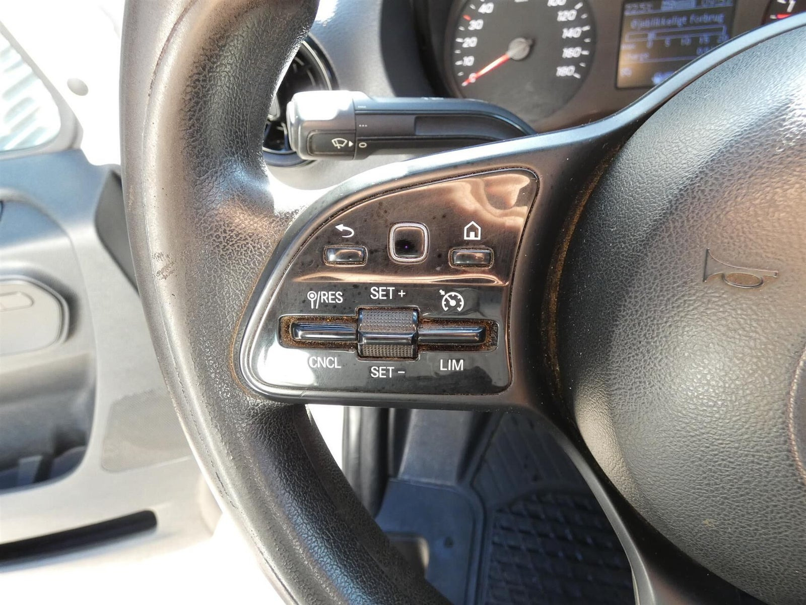 Hvid Mercedes Sprinter 516 fra 2020