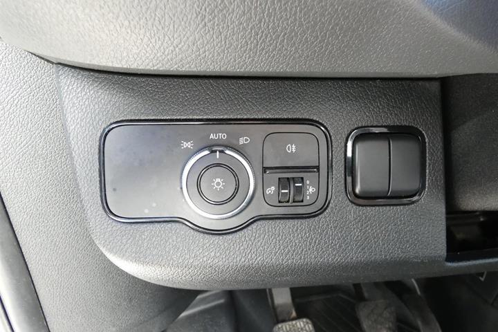 Hvid Mercedes Sprinter 516 fra 2020