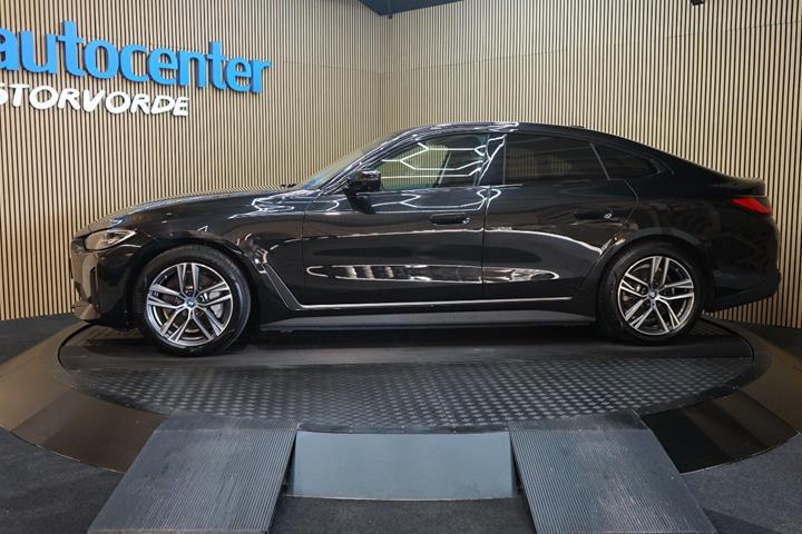 Sort BMW i4 fra 2024