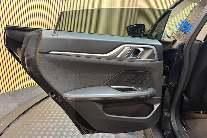 Sort BMW i4 fra 2024