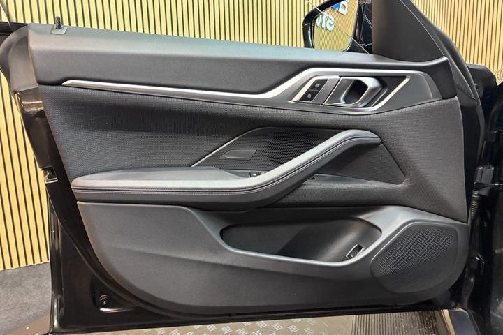 Sort BMW i4 fra 2024