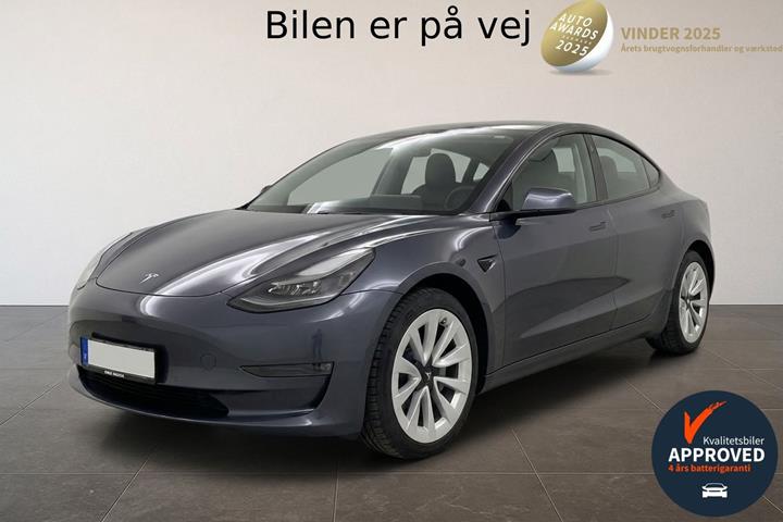 Grå Tesla Model 3 fra 2023