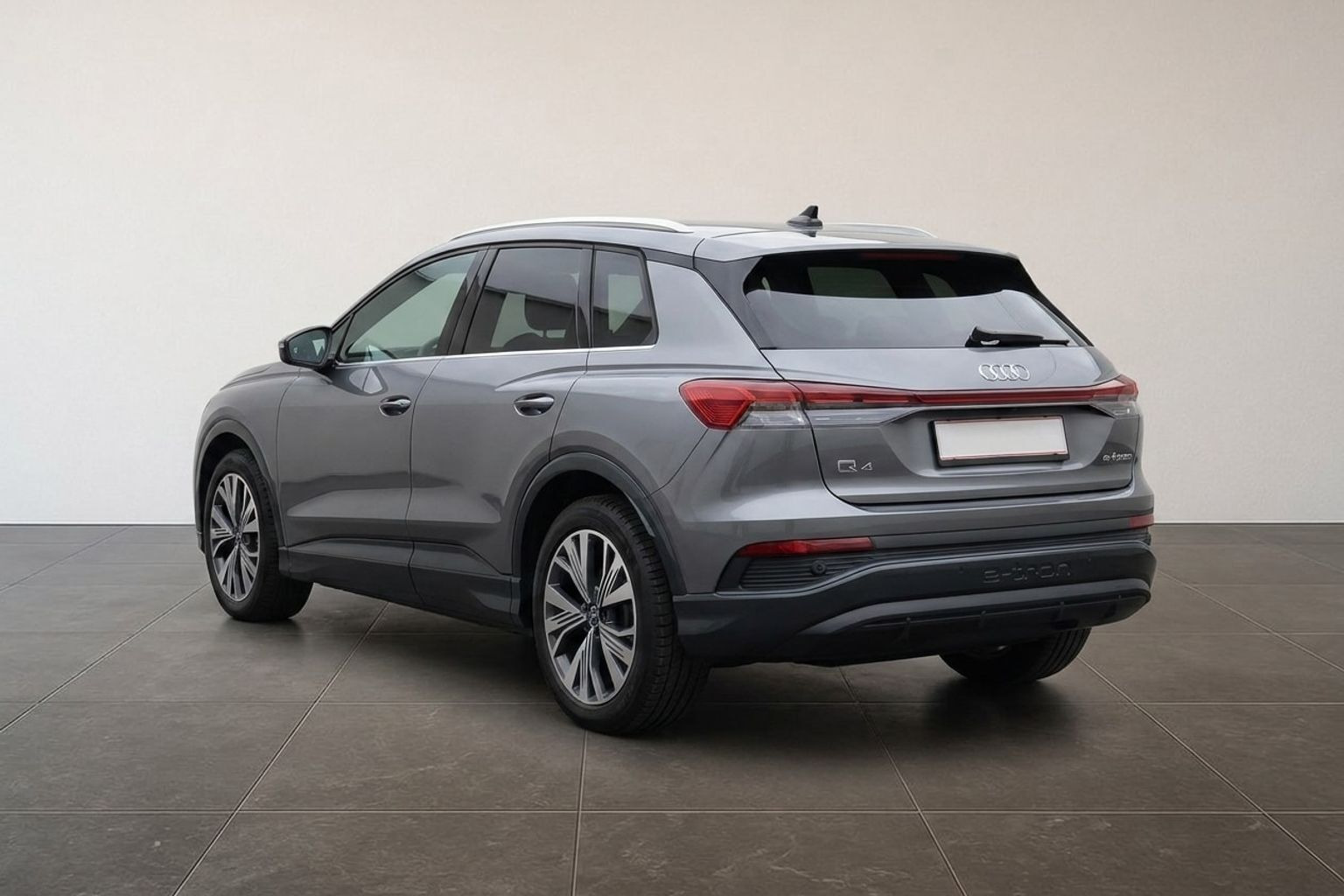 Grå Audi Q4 fra 2022