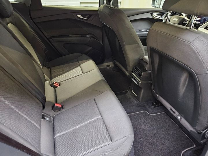 Grå Audi Q4 fra 2022