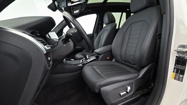 Hvid BMW iX3 fra 2022