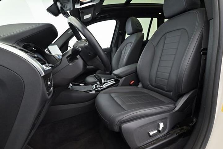 Hvid BMW iX3 fra 2022