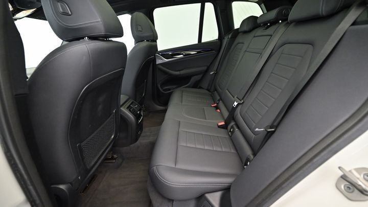 Hvid BMW iX3 fra 2022