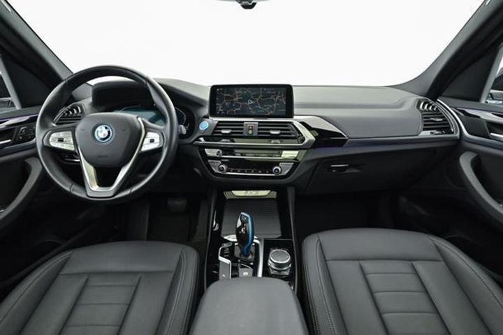 Hvid BMW iX3 fra 2022