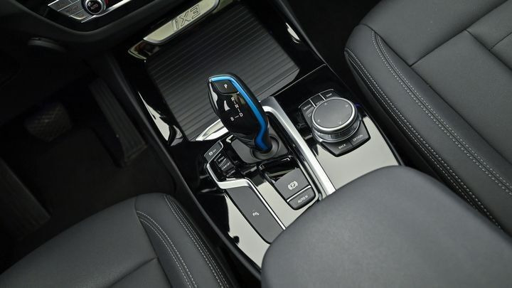 Hvid BMW iX3 fra 2022