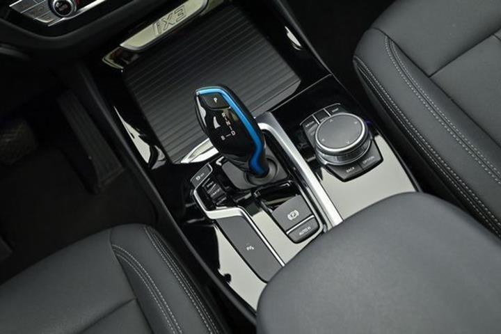 Hvid BMW iX3 fra 2022