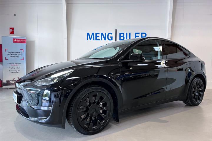 Sort Tesla Model Y fra 2023