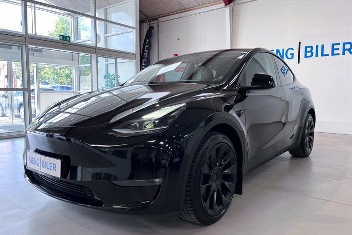 Sort Tesla Model Y fra 2023