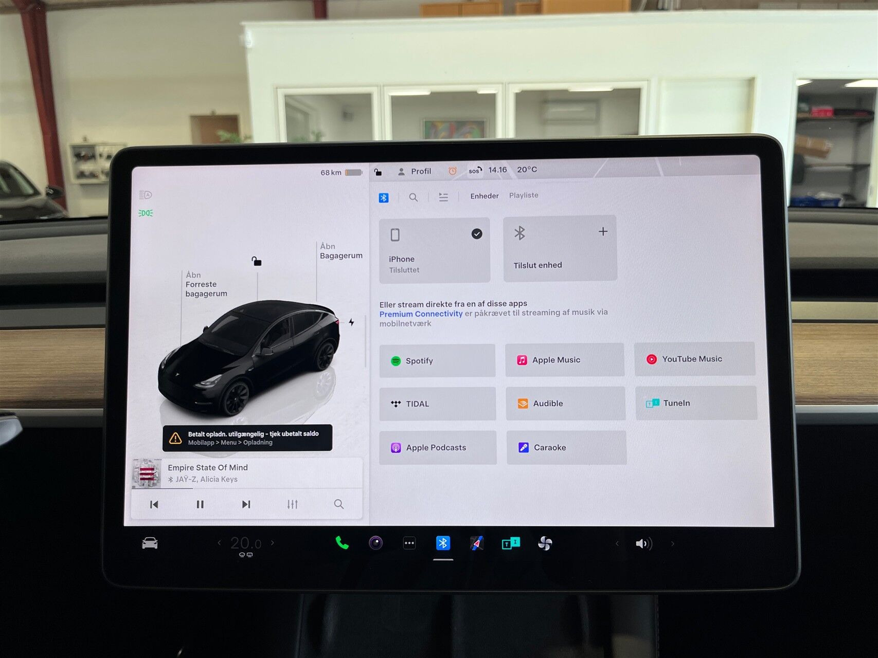 Sort Tesla Model Y fra 2023