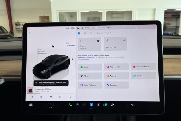 Sort Tesla Model Y fra 2023