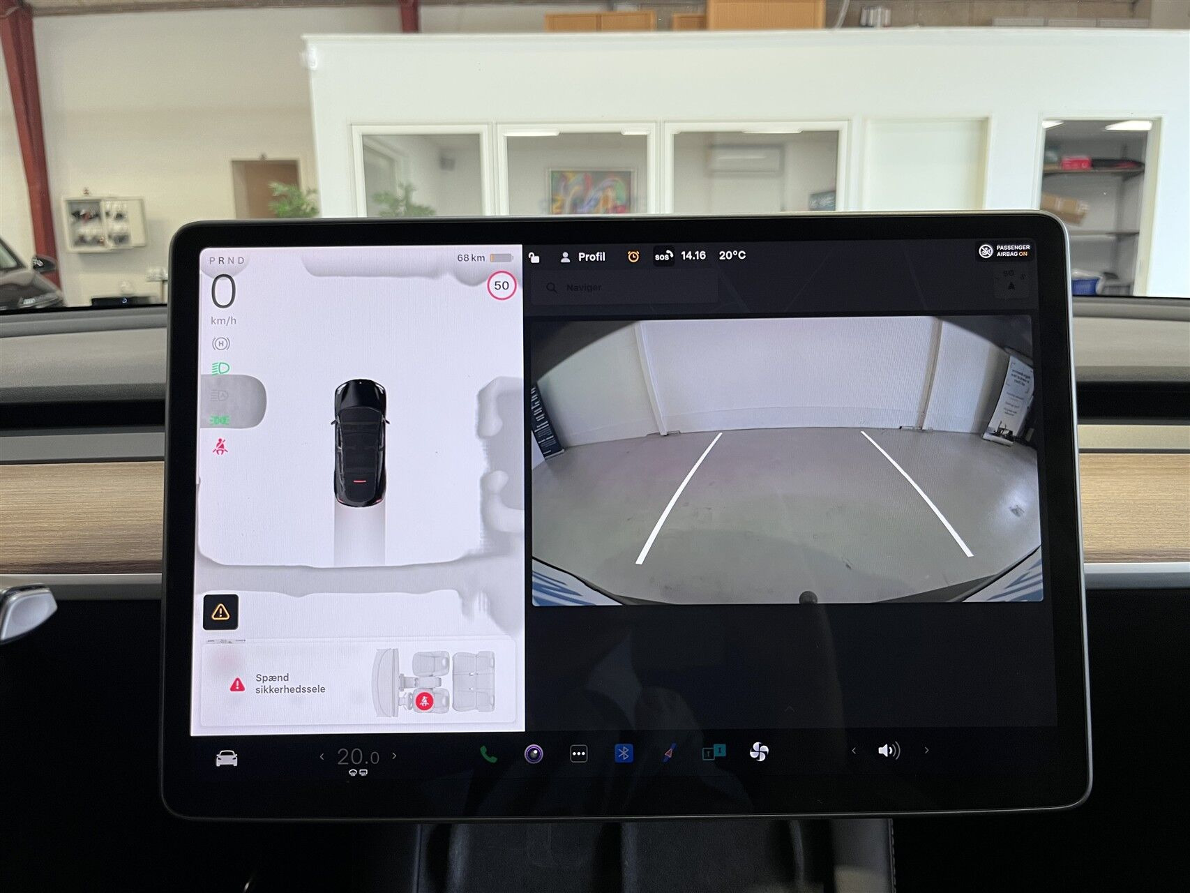 Sort Tesla Model Y fra 2023