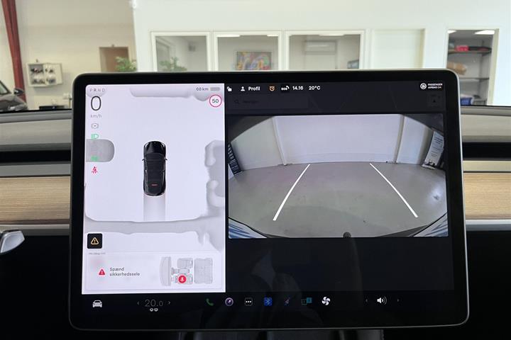 Sort Tesla Model Y fra 2023