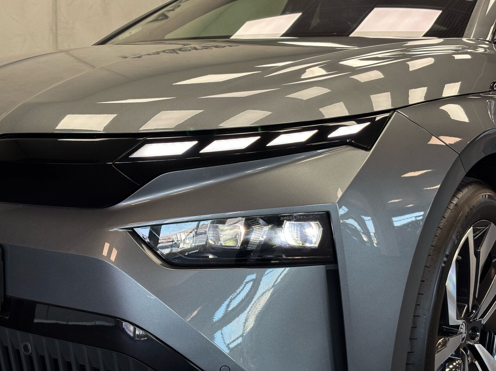 Grå Skoda Enyaq fra 2026