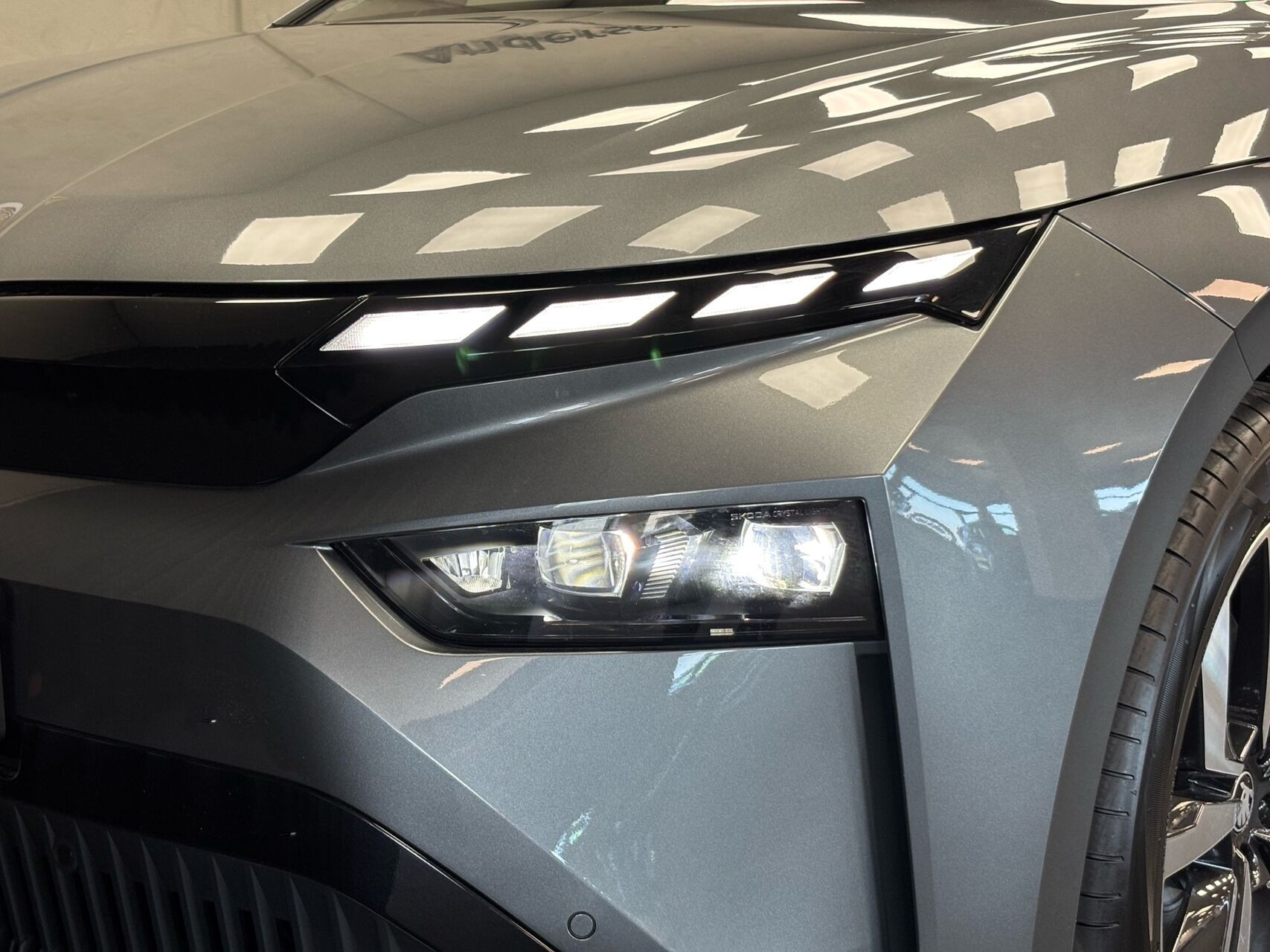 Grå Skoda Enyaq fra 2026