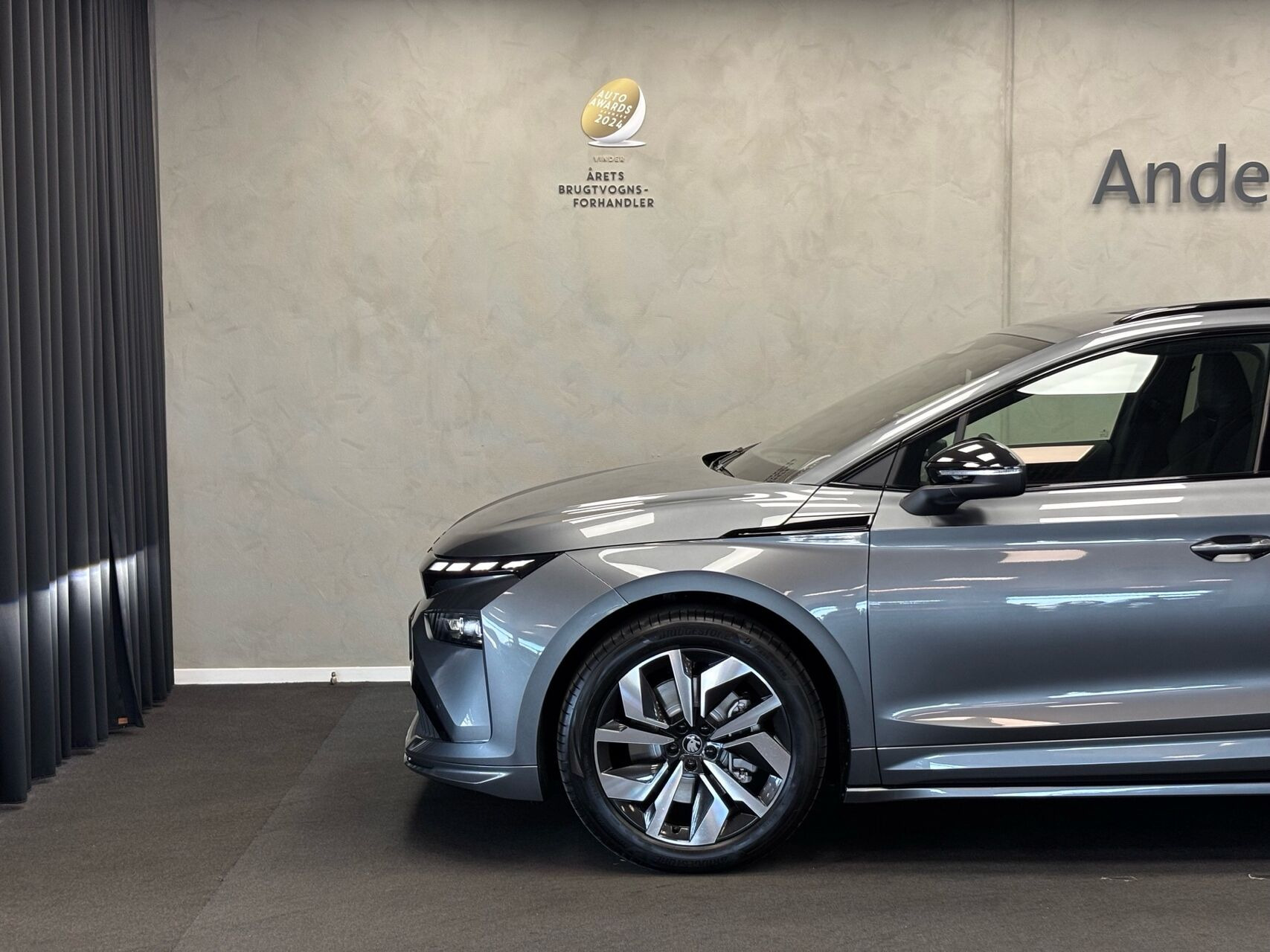 Grå Skoda Enyaq fra 2026