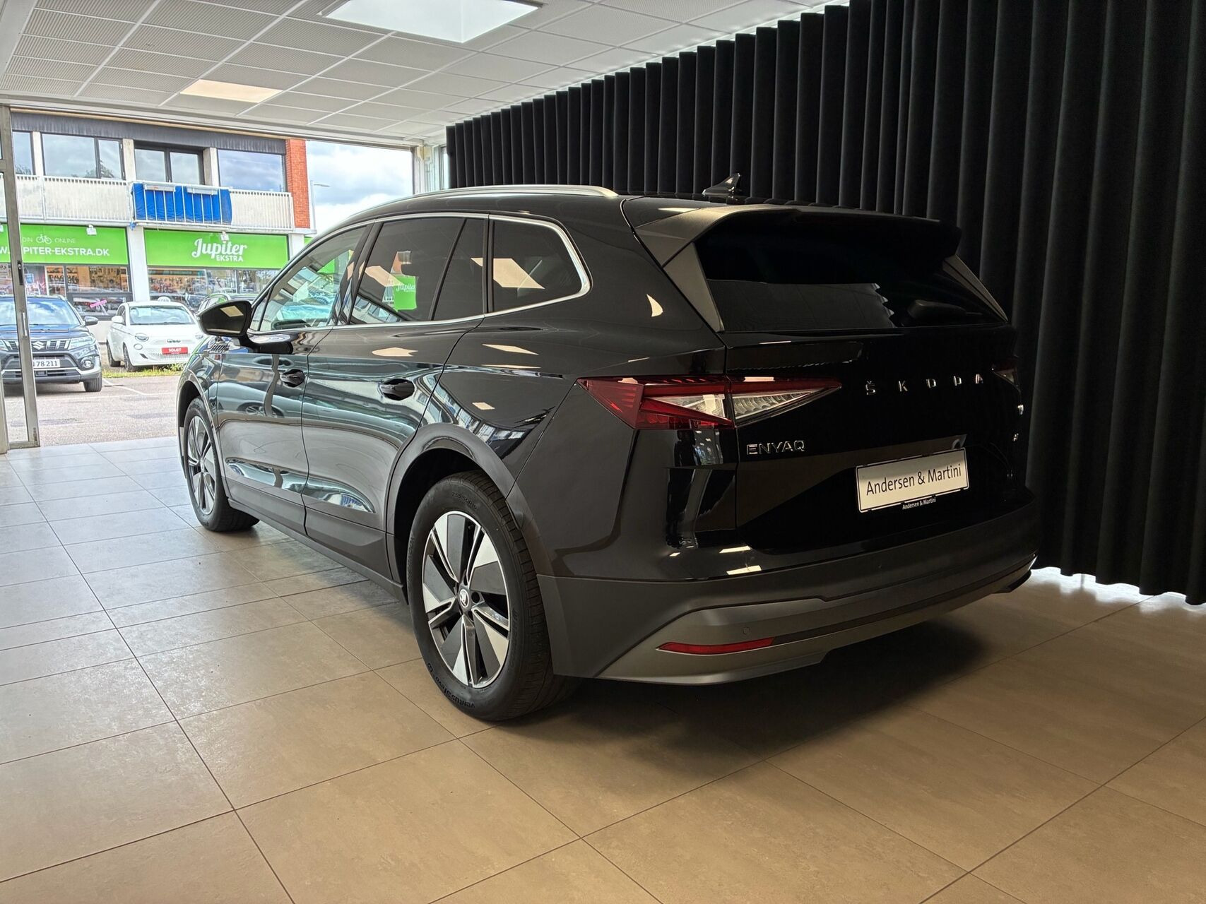 Sort Skoda Enyaq fra 2024