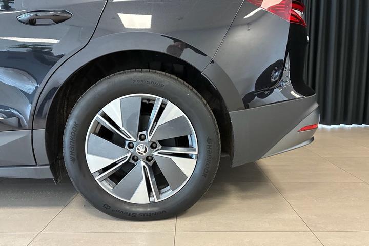 Sort Skoda Enyaq fra 2024