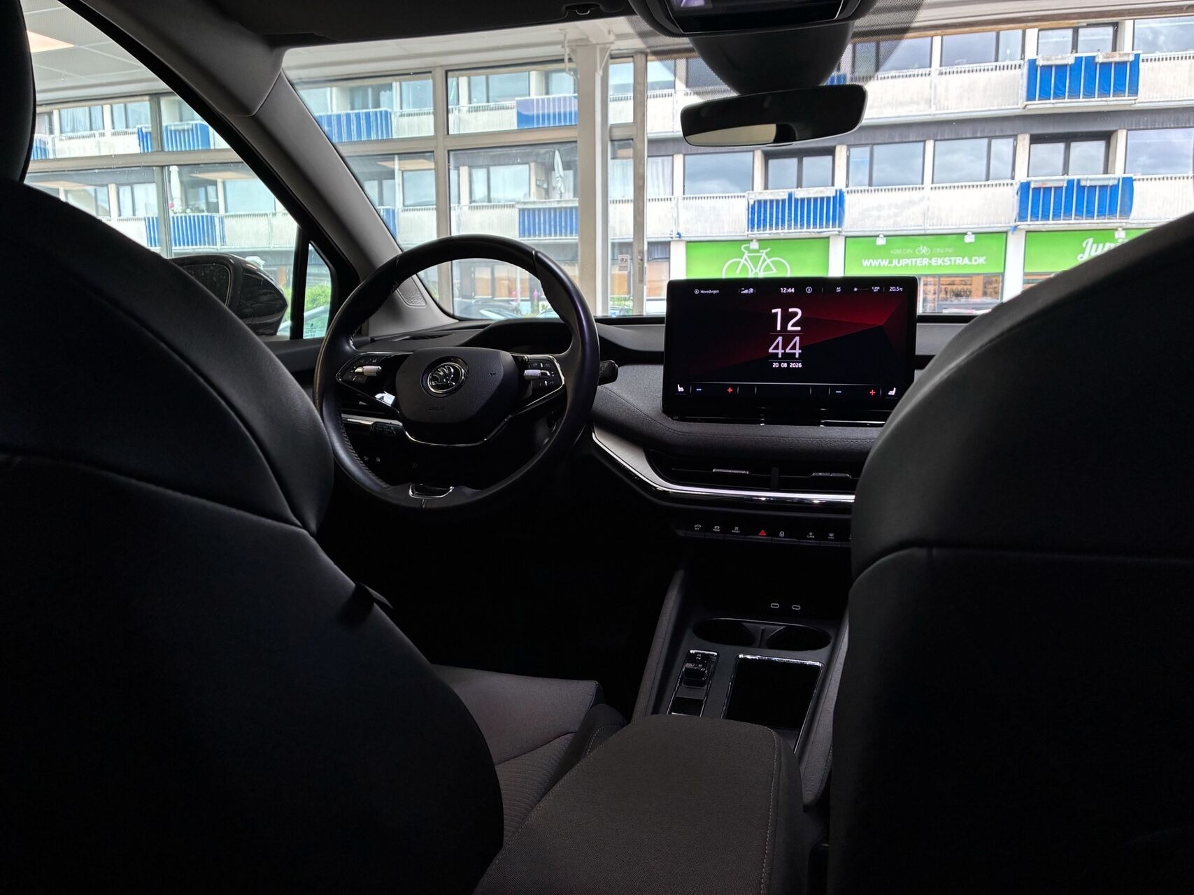 Sort Skoda Enyaq fra 2024