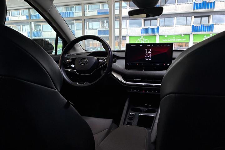 Sort Skoda Enyaq fra 2024