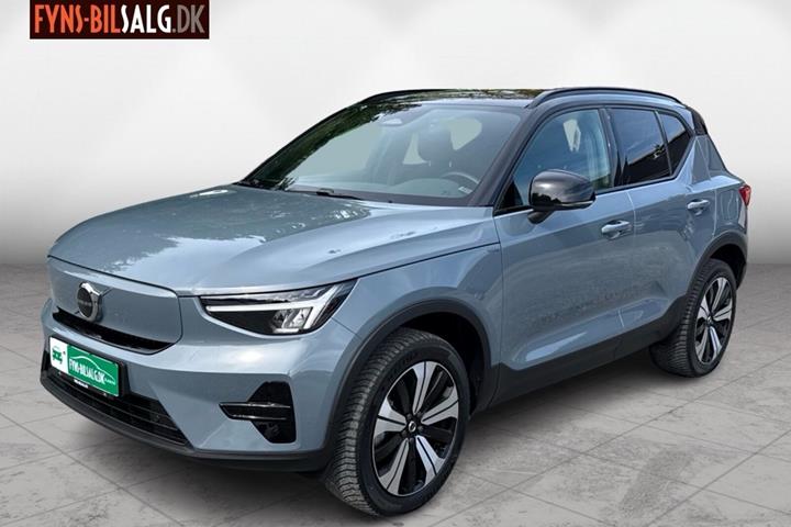 Grå Volvo XC40 fra 2023
