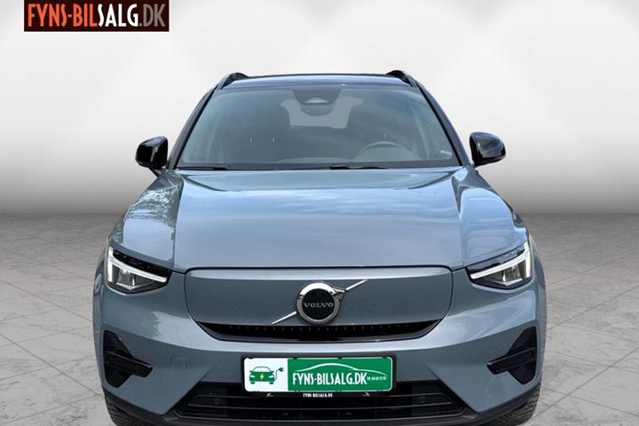 Grå Volvo XC40 fra 2023