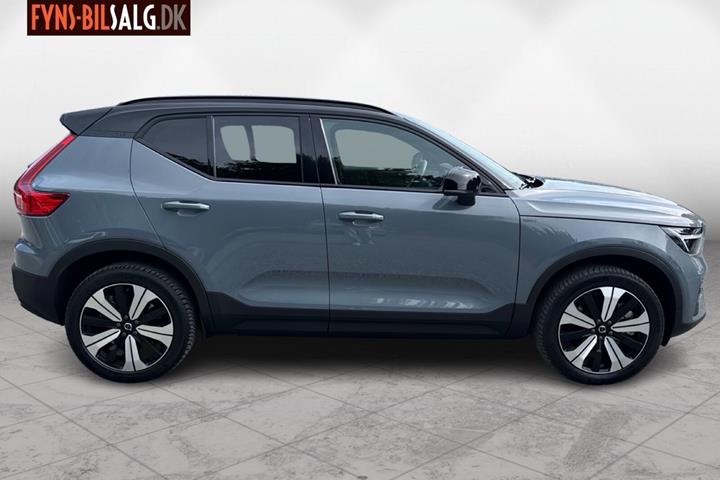 Grå Volvo XC40 fra 2023