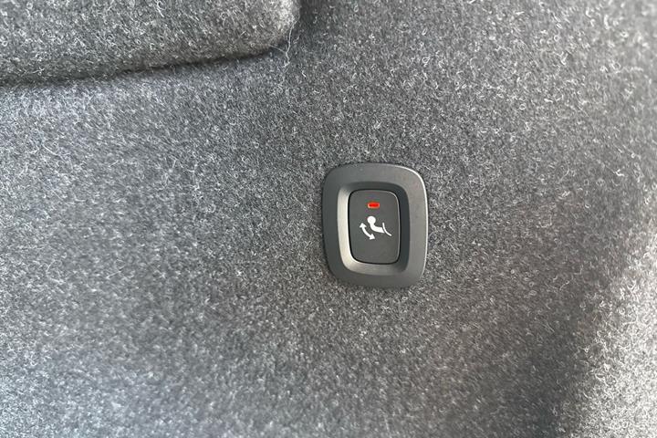 Grå Volvo XC40 fra 2023