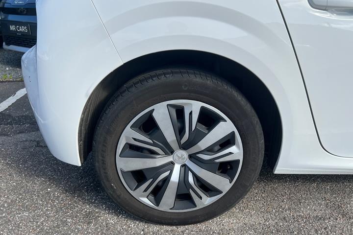 Grøn Peugeot 208 fra 2020