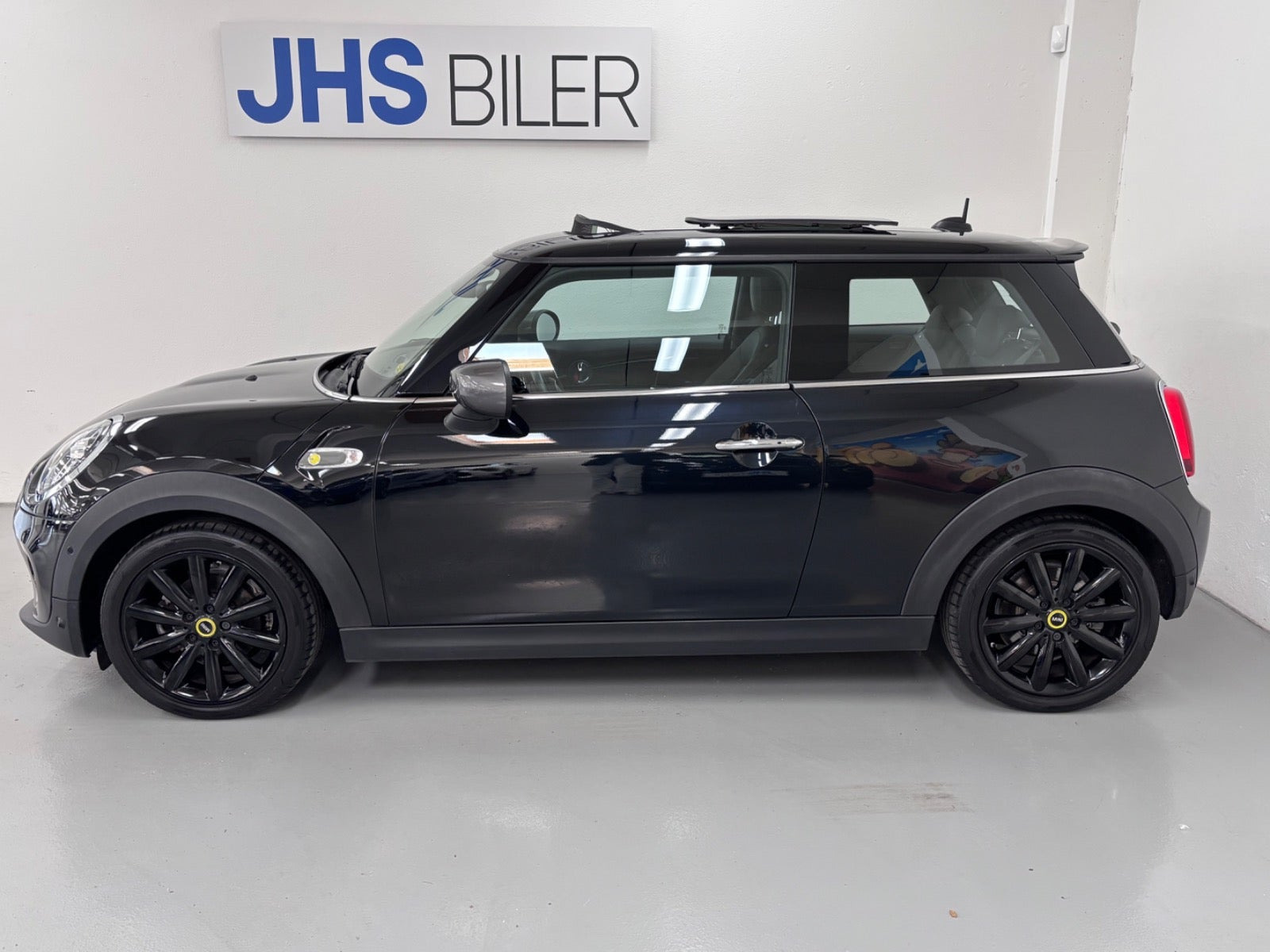 Sort Mini Cooper SE fra 2020