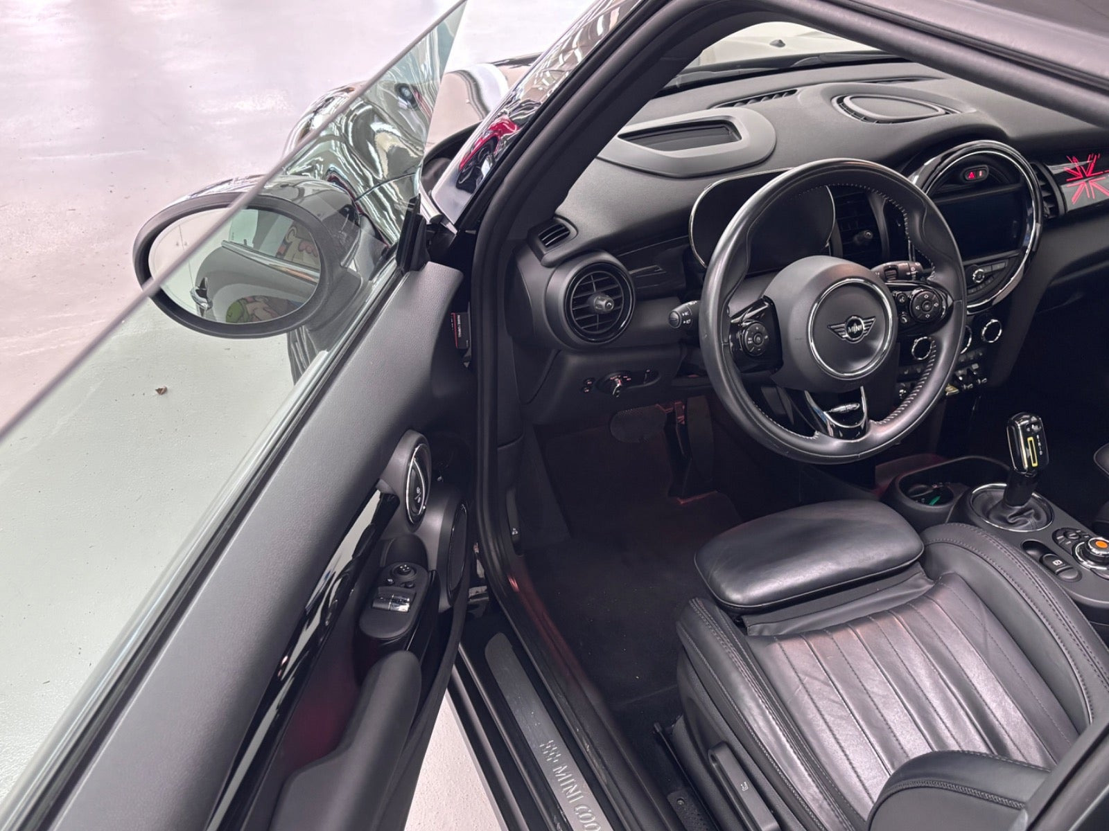 Sort Mini Cooper SE fra 2020