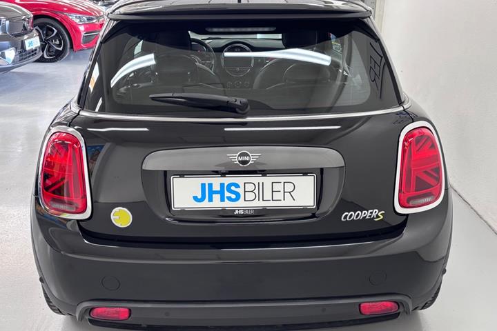 Sort Mini Cooper SE fra 2020