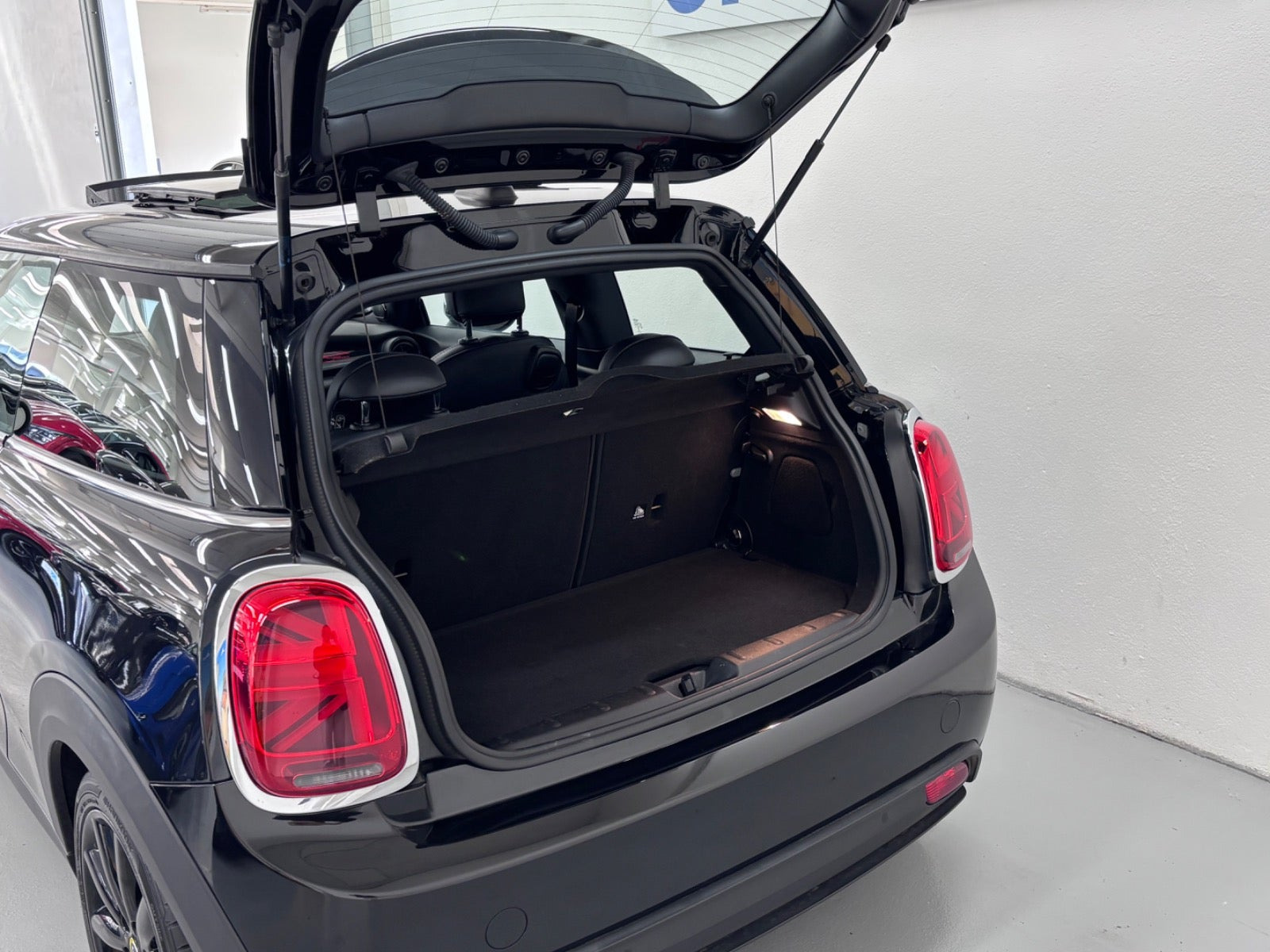 Sort Mini Cooper SE fra 2020