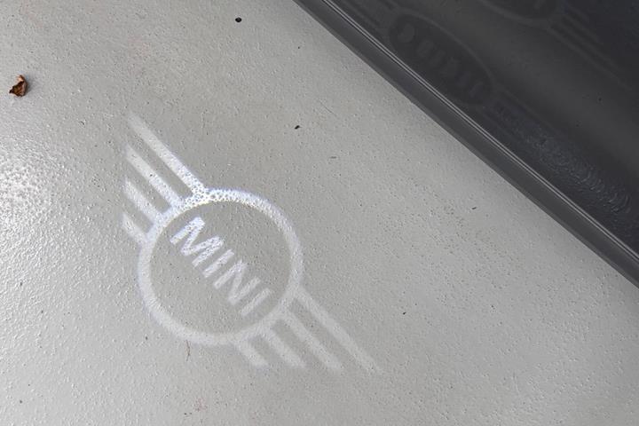 Sort Mini Cooper SE fra 2020
