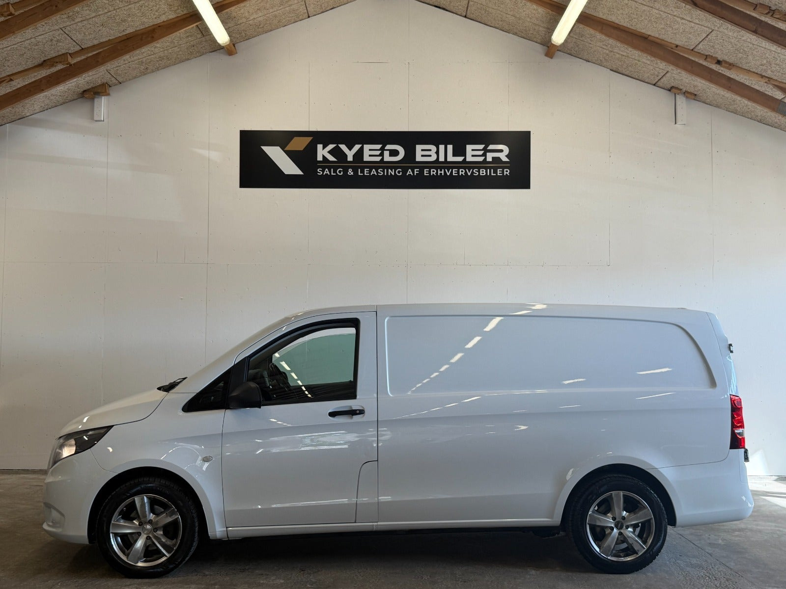 Hvid Mercedes Vito 114 fra 2015