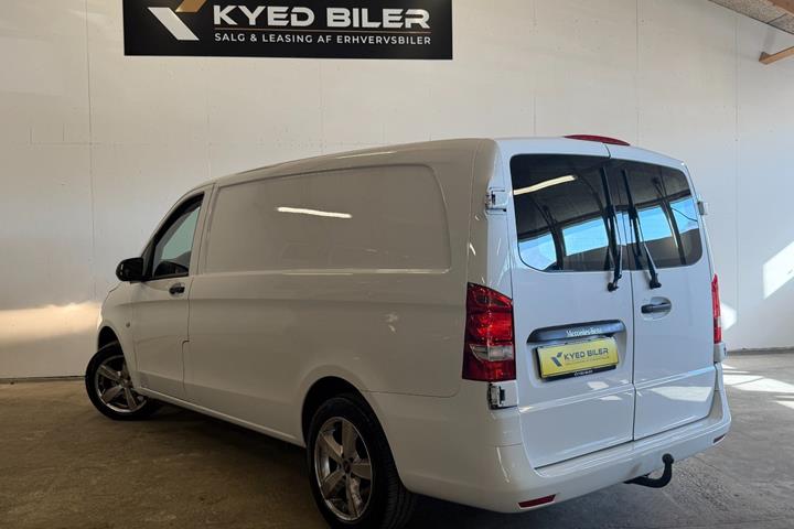 Hvid Mercedes Vito 114 fra 2015