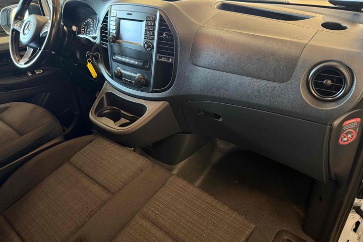 Hvid Mercedes Vito 114 fra 2015